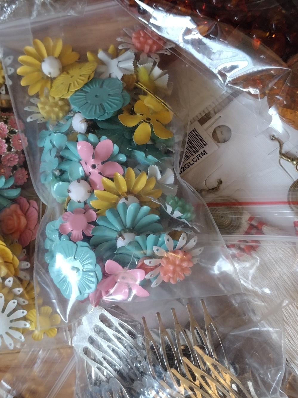 Mixed Lot DIY Craft Projects Beads Flowers Metal Accents - Picture 13 of 14